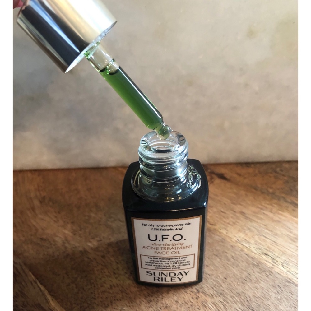 Sunday Riley U.F.O. Ultra-Clarifying Face Oil - Picture 3 of 6